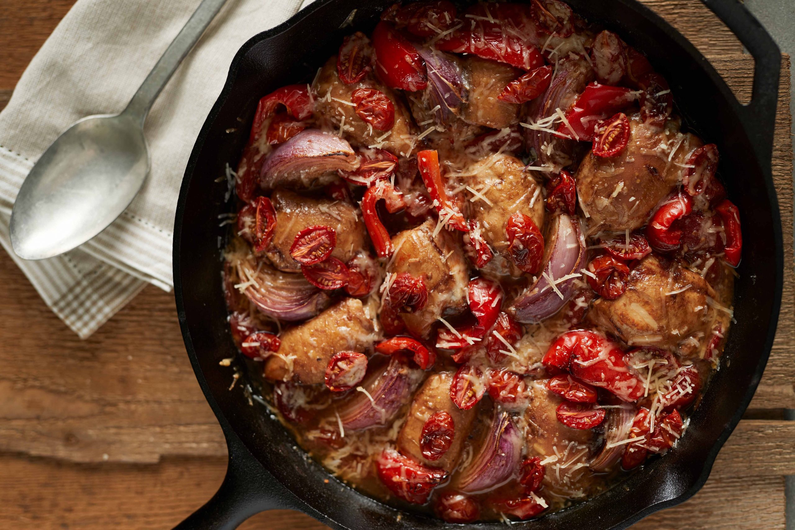 ONE PAN CHICKEN & TOMATOES - Manitoba Chicken
